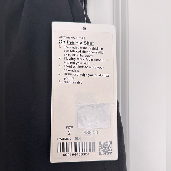 Lululemon Black Size 2 On The Fly Skirt - Relaxed Fit w/Pockets & Drawstring NWT - Picture 2 of 4